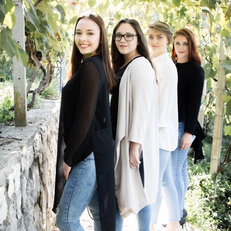 Slovenski glasbeni svet žaluje, nepričakovano se je poslovila Polona, Amadej ji sporoča: “naj se sliši tvoje petje tam gor, v nebesih !”