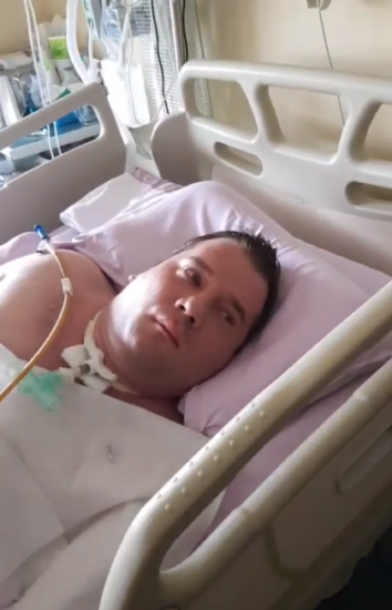 SE SPOMNITE DAMIRJA, KI JE V NEZNOSNIH BOLEČINAH ČAKAL ZDRAVNIŠKO POMOČ? Sedaj je umrl