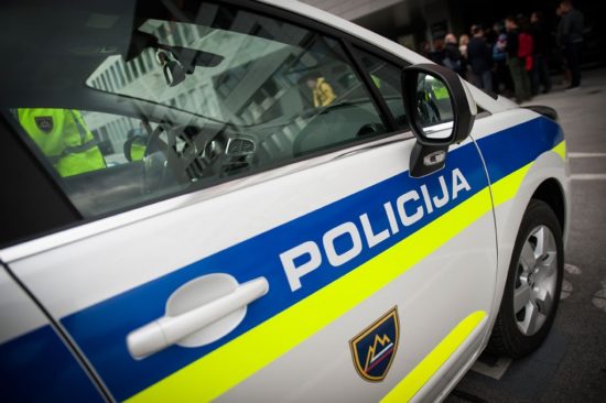 Predrznež si je z lažno prijavo skušal zagotoviti zastonj prevoz