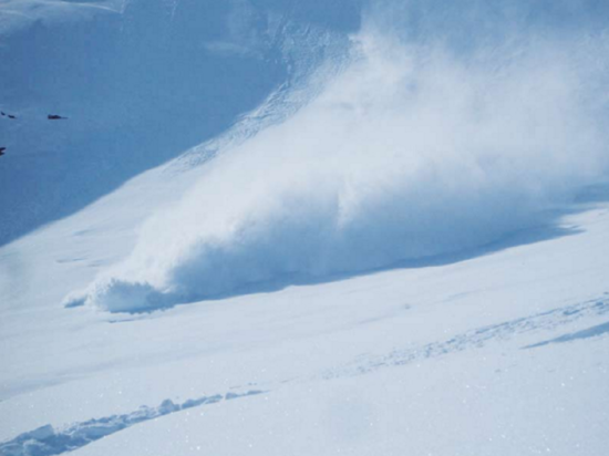 V Avstriji in na Bavarskem še naprej težave s snegom; smrtne žrtve med smučarji in pohodniki