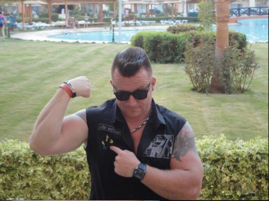 FOTO: Kriminalist Mišo po nesreči policistom grozil, da bodo ostali na cesti – policija ga ščiti