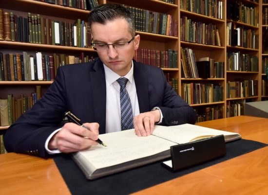 Nebuloze v ustavni obtožbi: Objavljamo dokument, ki razkriva, da je Slovenija med desetimi najuspešnejšimi državami na svetu po precepljenosti