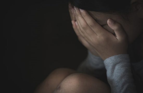 Šest tunizijskih migrantov je Belgijko ugrabilo in spremenilo v spolno sužnjo