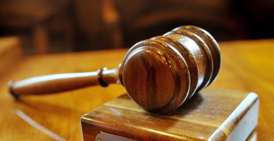 38-letni morilec mame ne bo šel v zapor, ampak na psihiatrično zdravljenje