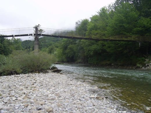 Ugotovili, da se ne nahaja v hiši ampak nekje ob reki Kolpi
