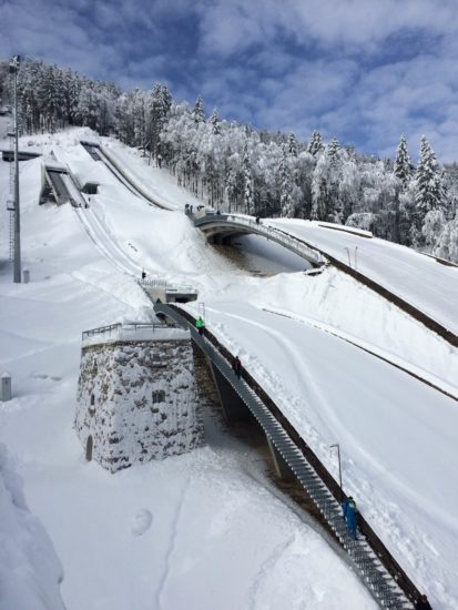 Iz Planice s helikopterjem reševali težko poškodovano skakalko