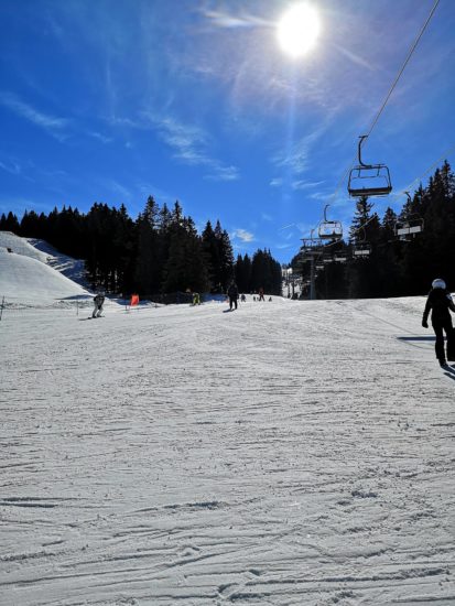 Helikopter po smučarko na Roglo