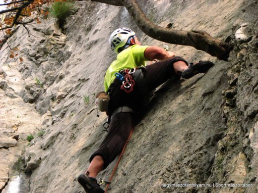 Plezalec v Črnem Kalu padel iz stene