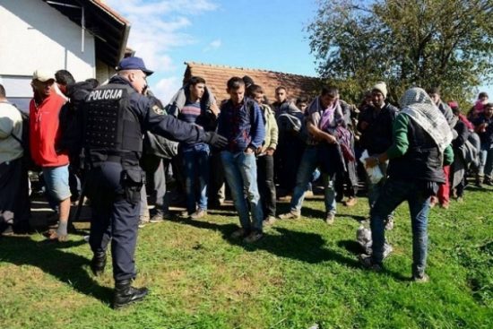 Pakistanec prevažal Afganistance