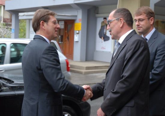 Etika stranke Mira Cerarja: Najprej ga je pocuzal do konca, razkrivamo, pri kom je našel službo!