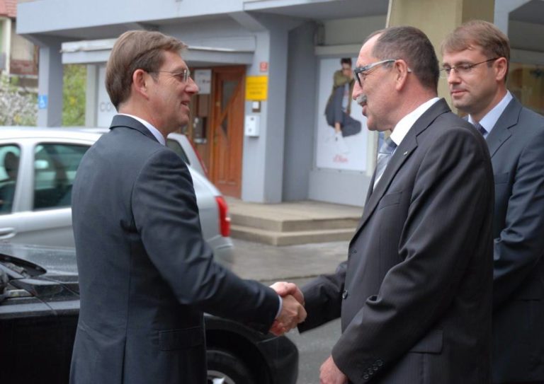 Etika stranke Mira Cerarja: Najprej ga je pocuzal do konca, razkrivamo, pri kom je našel službo!