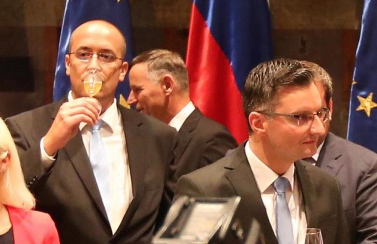 Futura Jureta Lebna: če ostane minister #fakenews, se lahko tujim investitorjem pri nas temni pred očmi