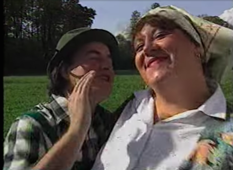 Daleč od nekdanjih prijateljev umrla legendarna slovenska pevka