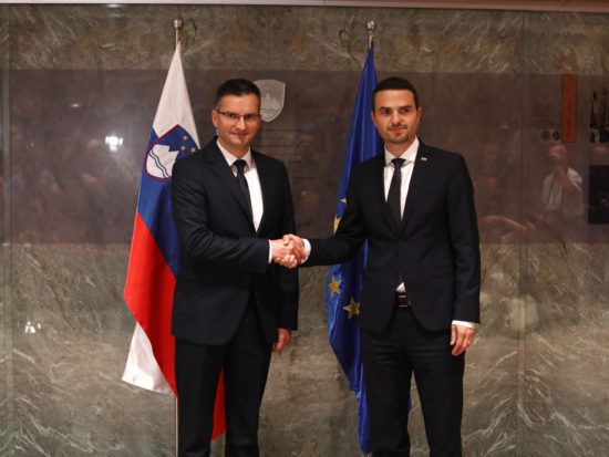 Viri: NSi uresničevanje ustavne odločbe o zasebnih šolah potrgovala za Rim in Atene