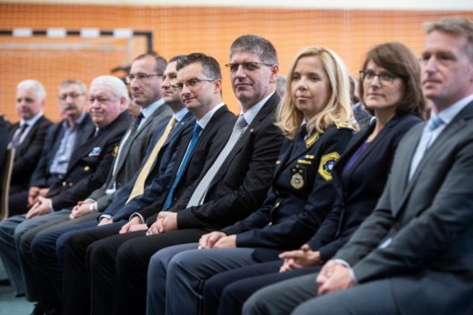 Dokument razkriva, kako je slovenska policija po ameriški objavi tiralice Mihaela Karneraja opozorila na samozaščito ravnanje