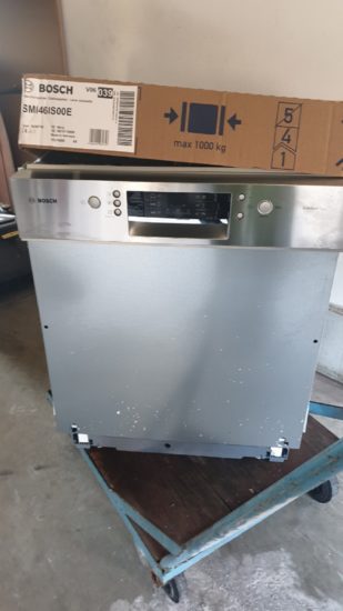 Gorenjski policisti našli in oglobili lastnika pomivalnega stroja z avtoceste