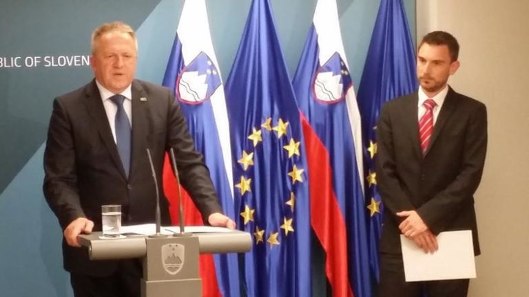 Poslanci LMŠ kradejo v Mercatorju, SMC pa ima v Mercatorju človeka za 18.000 evrov na mesec, ki pazi da ga ne ukradejo Hrvatje