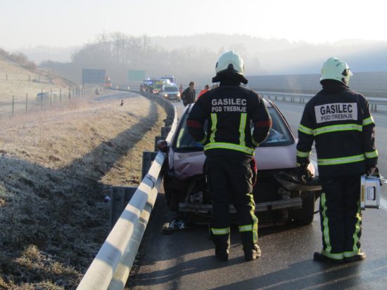 Na avtocesti povozil dva, en je bil takoj mrtev