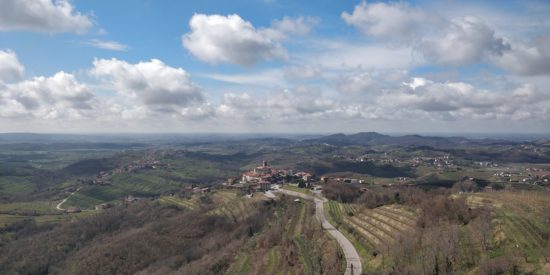 Grozljivo popoldne v Brdih: Našli zoglenelo truplo