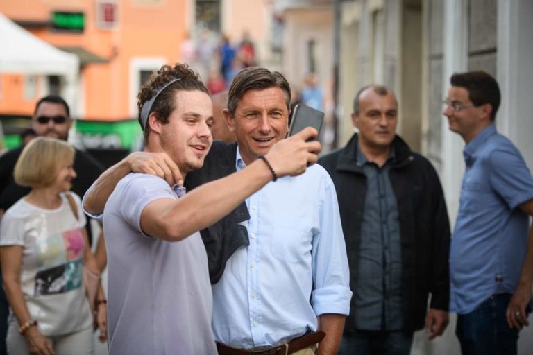 Pahorjevi prodajajo hladilnik in slušalke