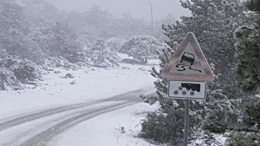 Hladna fronta je dosegla Alpe, Arso napoveduje, da se bo meja sneženja spuščala, čez dan se bo hladilo