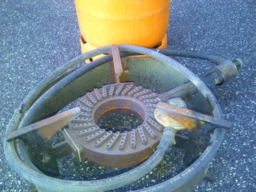 Sprožil javljalnik ogljikovega monoksida, ljudi so umaknili na prosto