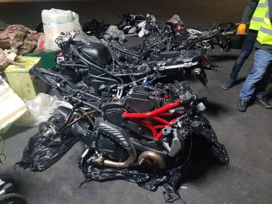 Prevažali ukradena motorna kolesa