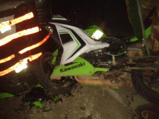 Pozno zvečer je motoristu na pot stopila srna, nazaj na cestišče so ga izvlekli gasilci