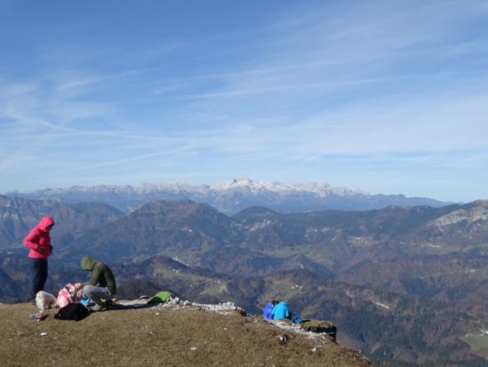 Šok na planini Preval nad Podljubeljem! Našli so mrtvega planinca