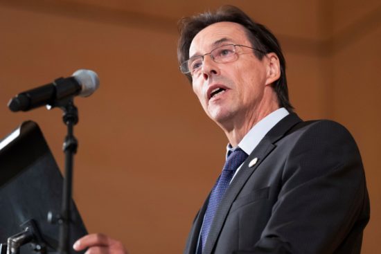 Vladno kadrovanje za razburjanje odnosov s Hrvati: Zakaj Šuc ne bo mogel končati štiriletnega mandata veleposlanika v Zagrebu