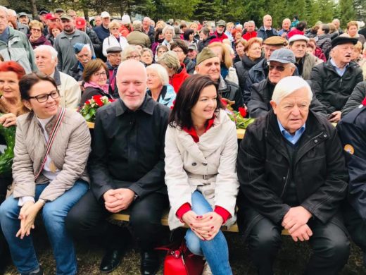 Kakšna zaušnica! Ste videli, kaj je Tanji Fajon naredil Milan Kučan? Kaže, da ne bo evropska poslanka