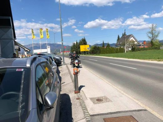 FOTO: Iščejo motorista, ki bo “mogu pa še marskej zrihtat kokr sam velik pa glasen motor da bo dec ratu. 🙄”