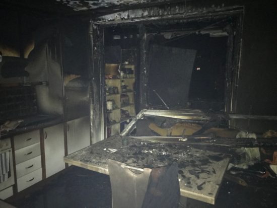 FOTO: Nočna drama v stanovanjski hiši: opekline, zastrupitev, nastradala policista …