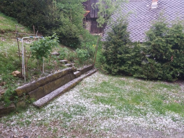 Pol Slovenije obarvali v rumeno: Arso je zaznal možnost pojavljanja toče