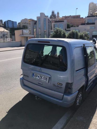 FOTO: Vražja Slovenka v tujini zagledala avto, ki so ga ukradli v Sloveniji: ravnanje policije vas bo šokiralo