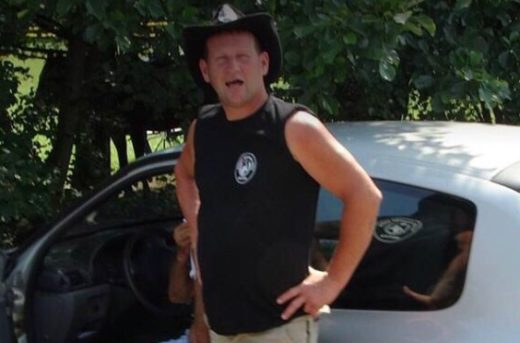 FOTO: To je monstrum Alojz, ki konju in bikom ni privoščil niti vode, pustil jih je gniti v iztrebkih