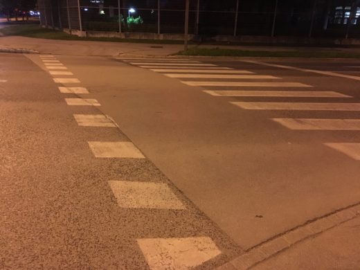 Omagala sredi prehoda za pešce