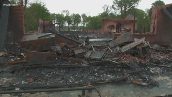 Med mašo se je zrušila streha cerkve, 13 ljudi je umrlo