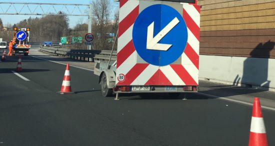 Smrt na avtocesti: Policija ugotavlja identitete ponesrečencev