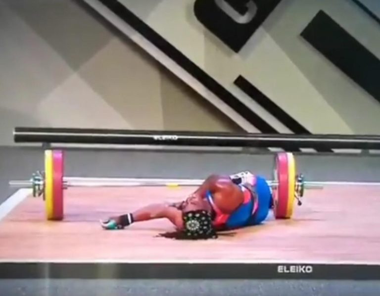 VIDEO: Kričali so od groze! Trikratno evropsko podprvakinjo pokopala utež