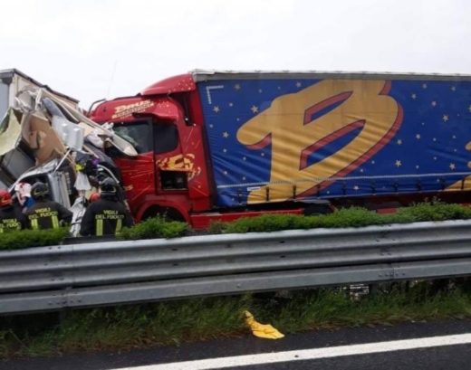 FOTO: To so posledice grozovite prometne nesreče! Dve mrtvi, Slovenec v kritičnem stanju