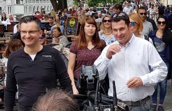 Kako je Šarčeva LMŠ privatizirala vladne postopke, koalicijska Pro Plus pa sploh ne opazi problema