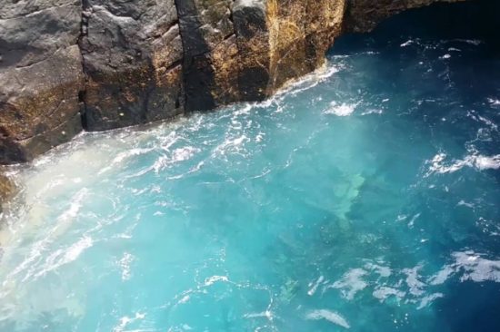 Grozljivka na počitniškem otoku! V jami ubil ženo in sina (10)