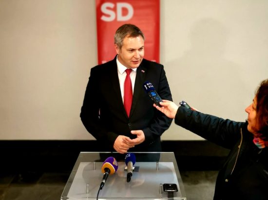 Davkoplačevalci, Židan spet troši: bo BMW, Insignia Grandsport, Mercedes-Benz ali VW Arteron R-Line?