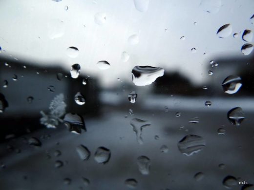 Danes in jutri krajevne plohe, za vikend izboljšanje