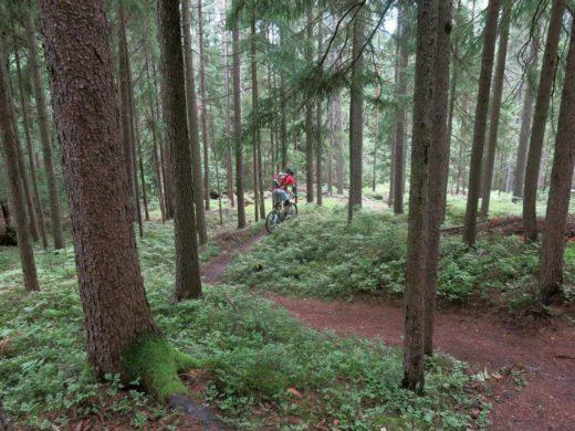 Huda nesreča gorskega kolesarja, reševali so ga s helikopterjem