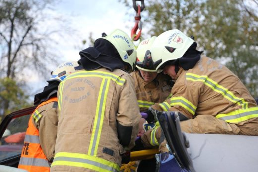 Strašna nesreča: pomagati so morali nosečnici v šoku