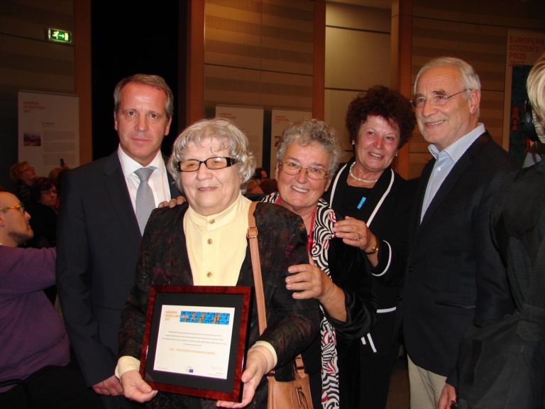 FOTO: To je Rožca, ki šestmilijonsko proračunsko injekcijo upokojencev preliva v prid enemu politiku – razpisala se je, kdaj jo je bilo sram