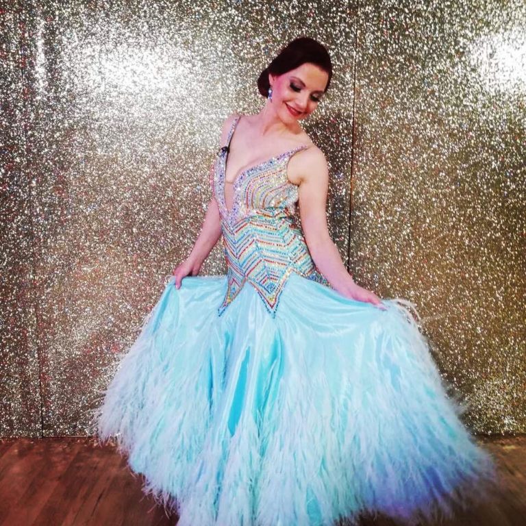 VIDEO: Tanja Žagar si je dan pred finalom ob kavču in preprogi dala duška z drugim, komentarji pa – ojoj, kaj bo rekel Miki…