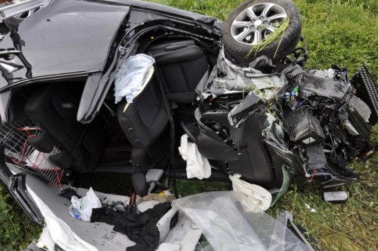 FOTO: Po zraku so leteli deli avtomobilov, ena od sester umrla na kraju nesreče